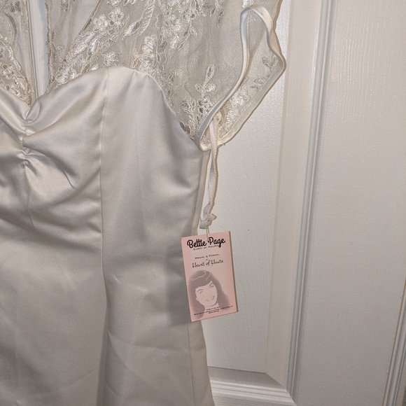 NWT Bettie Page Wedding Dress - Picture 4 of 6